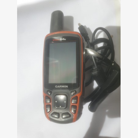 GPSMAP 64s Garmin avec un câble USB