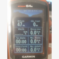 GPSMAP 64s Garmin avec un câble USB