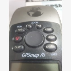 GPSMAP 76 dans sa boîte : Robuste Compagnon pour l'Aventure en Plein Air