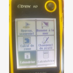 GPS Etrex 10 in its box in good condition