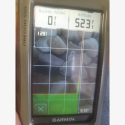 Garmin Oregon 550 in its box with accessories in excellent condition