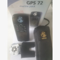 Used portable Garmin marine GPS 72 with pouch