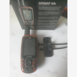 GARMIN GPSMAP 64S en bon état avec carte et support de vélo