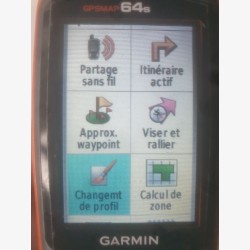 GARMIN GPSMAP 64S en bon état avec carte et support de vélo