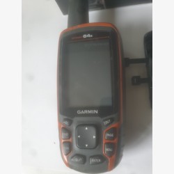 GARMIN GPSMAP 64S en bon état avec carte et support de vélo