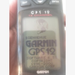 GARMIN GPS 12 with pouch