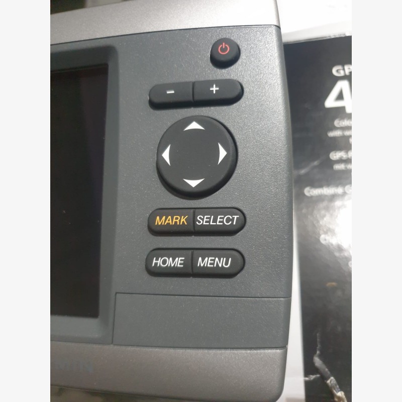 Garmin GPSMAP 421 marine GPS chartplotter in like-new condition