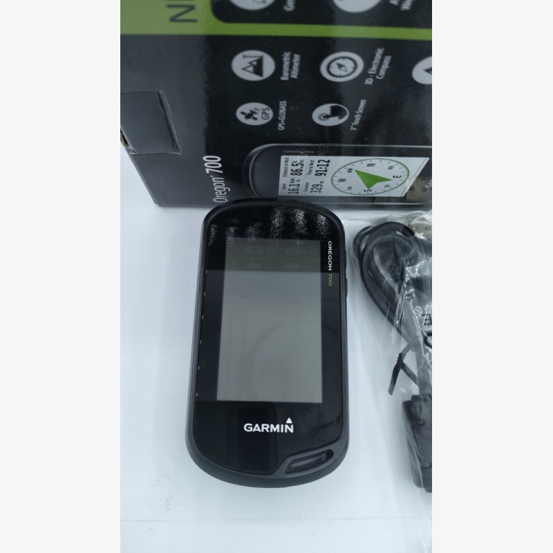 Oregon 700 dans sa boîte d'origine avec carte et câble USB