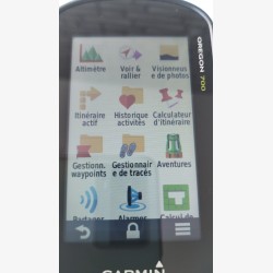 Oregon 700 dans sa boîte d'origine avec carte et câble USB