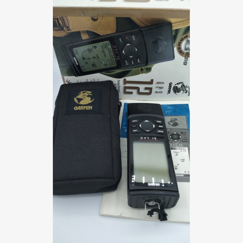 GARMIN GPS 12 en très bon état avec pochette