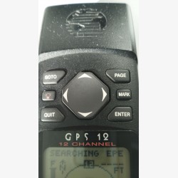 GARMIN GPS 12 en très bon état avec pochette