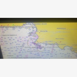 Garmin GPSMAP 421 marine GPS chartplotter in like-new condition