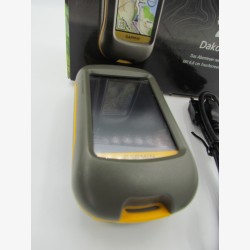 Garmin Dakota 10 — Very good condition in original box with USB cable